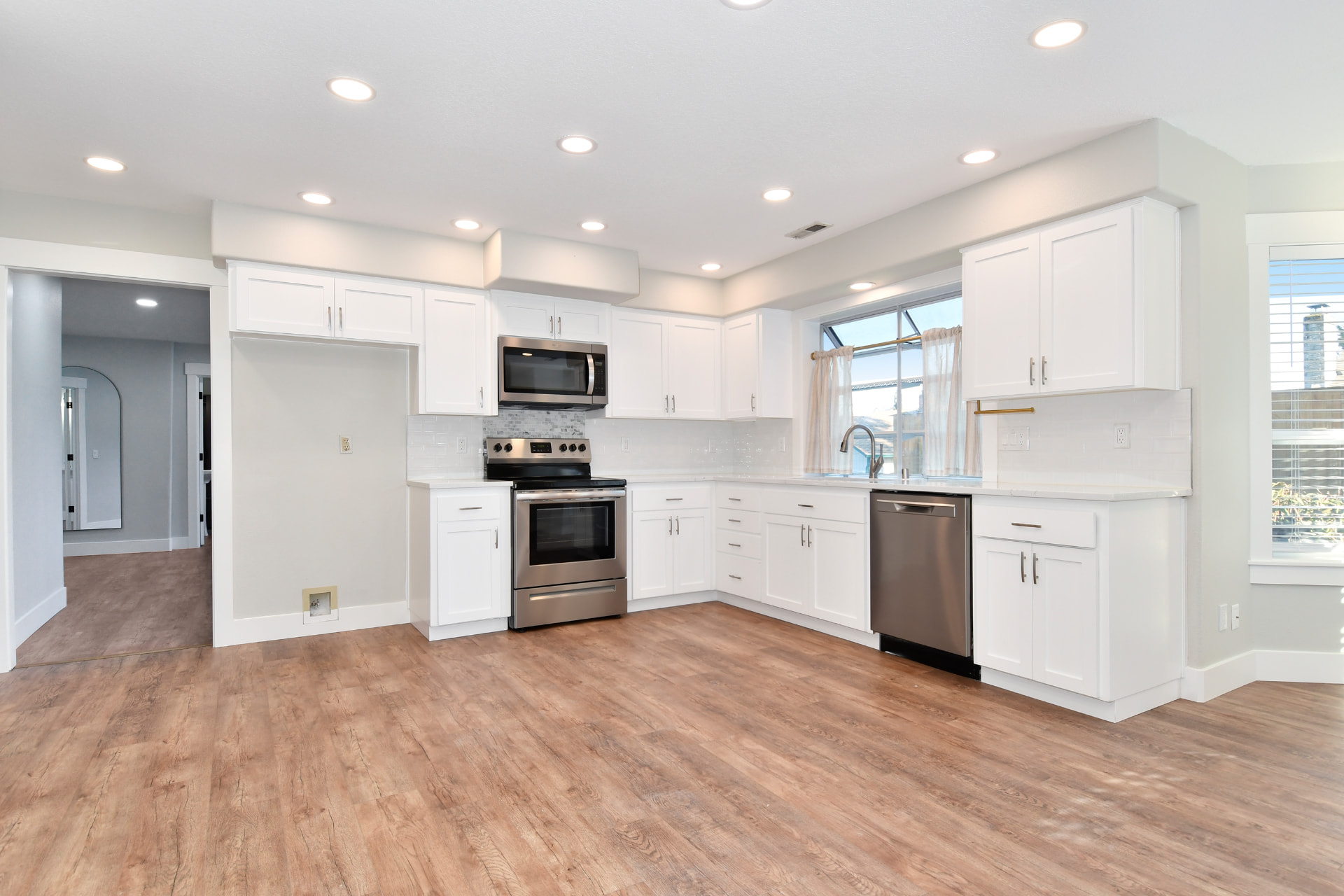 Oak Kitchen to Bright White after painting